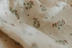 Clover Muslin Wikkeldeken, 110x110 Cm -Beddengoed Korting garbo friends clover muslin wikkeldeken 110x110 cm 3