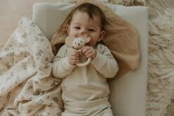 Clover Muslin Wikkeldeken, 110x110 Cm -Beddengoed Korting garbo friends clover muslin wikkeldeken 110x110 cm 5