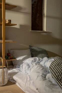 Juna Monochrome Lines Dekbedset 220x220 + 50x60 Cm, Blauw -Beddengoed Korting juna monochrome lines dekbedovertrekset lichtblauw wit 5