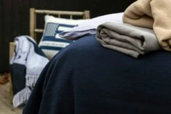 Lexington Quilted Jacquard Sprei Donkerblauw, 160x240 Cm -Beddengoed Korting lexington quilted jacquard sprei donkerblauw 3